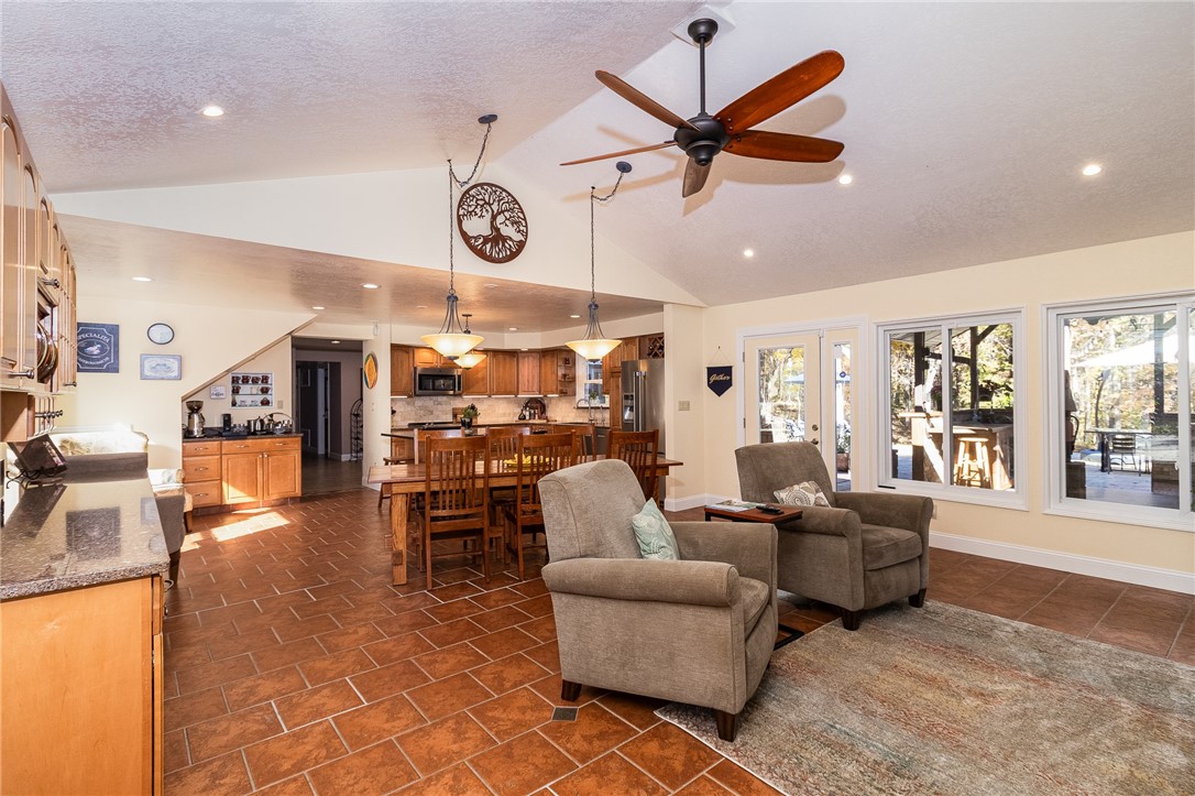 18421 Chief Road Charleston, IL 61920 - Photo 7 of 47