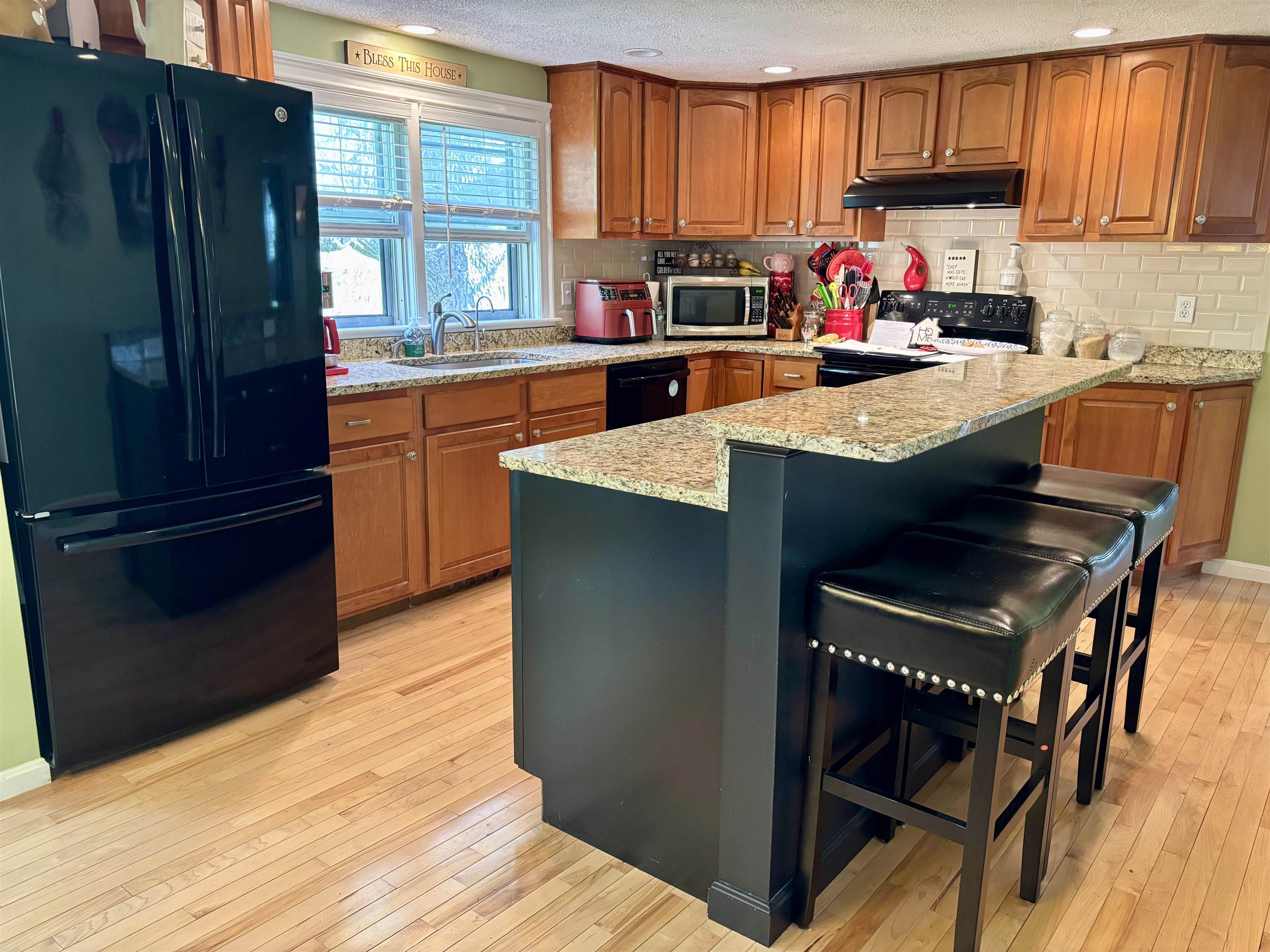 23 Jericho Road Pelham, NH 03076 - Photo 6 of 47