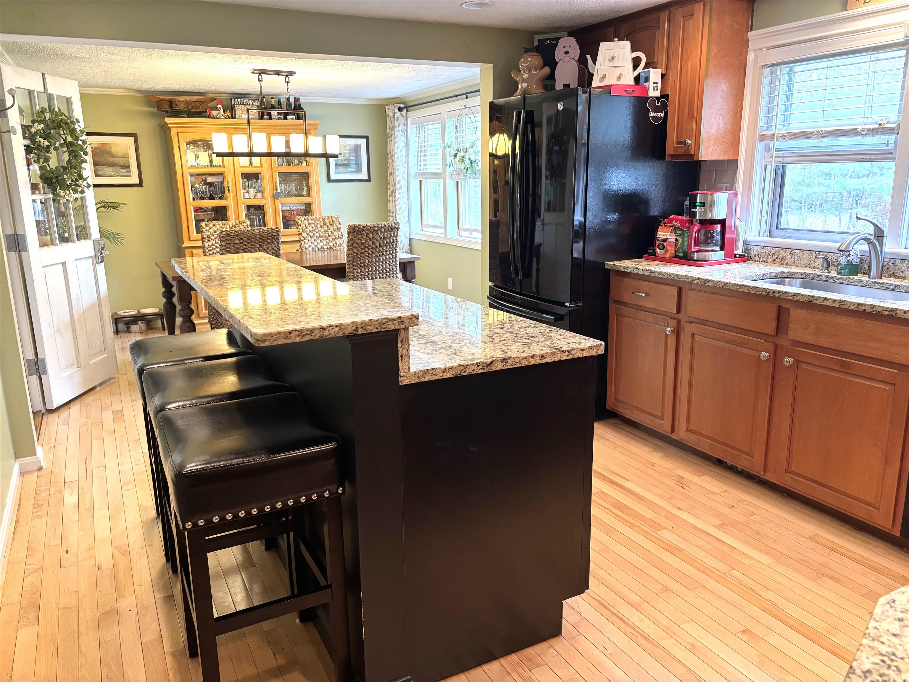 23 Jericho Road Pelham, NH 03076 - Photo 8 of 47