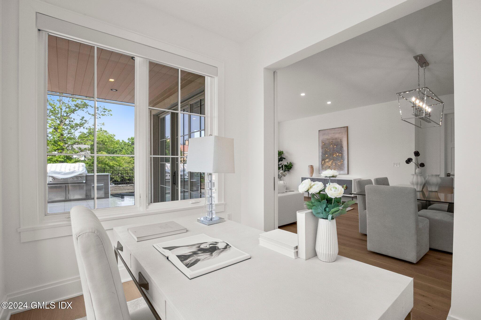 71 Havemeyer Place, Unit 303S Greenwich, CT 06830 - Photo 15 of 26 a living room with furniture and a potted plant