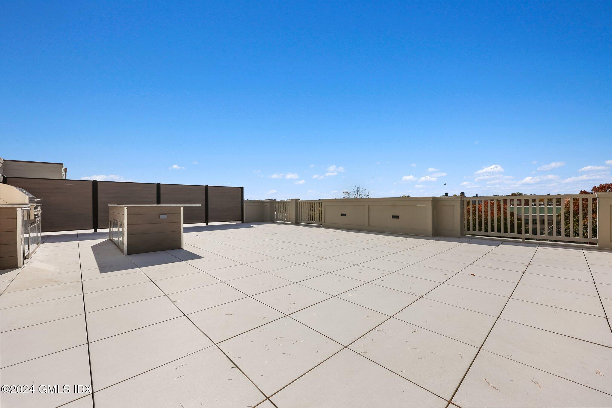 71 Havemeyer Place, Unit 303S Greenwich, CT 06830 - Photo 25 of 26 a terrace of a building