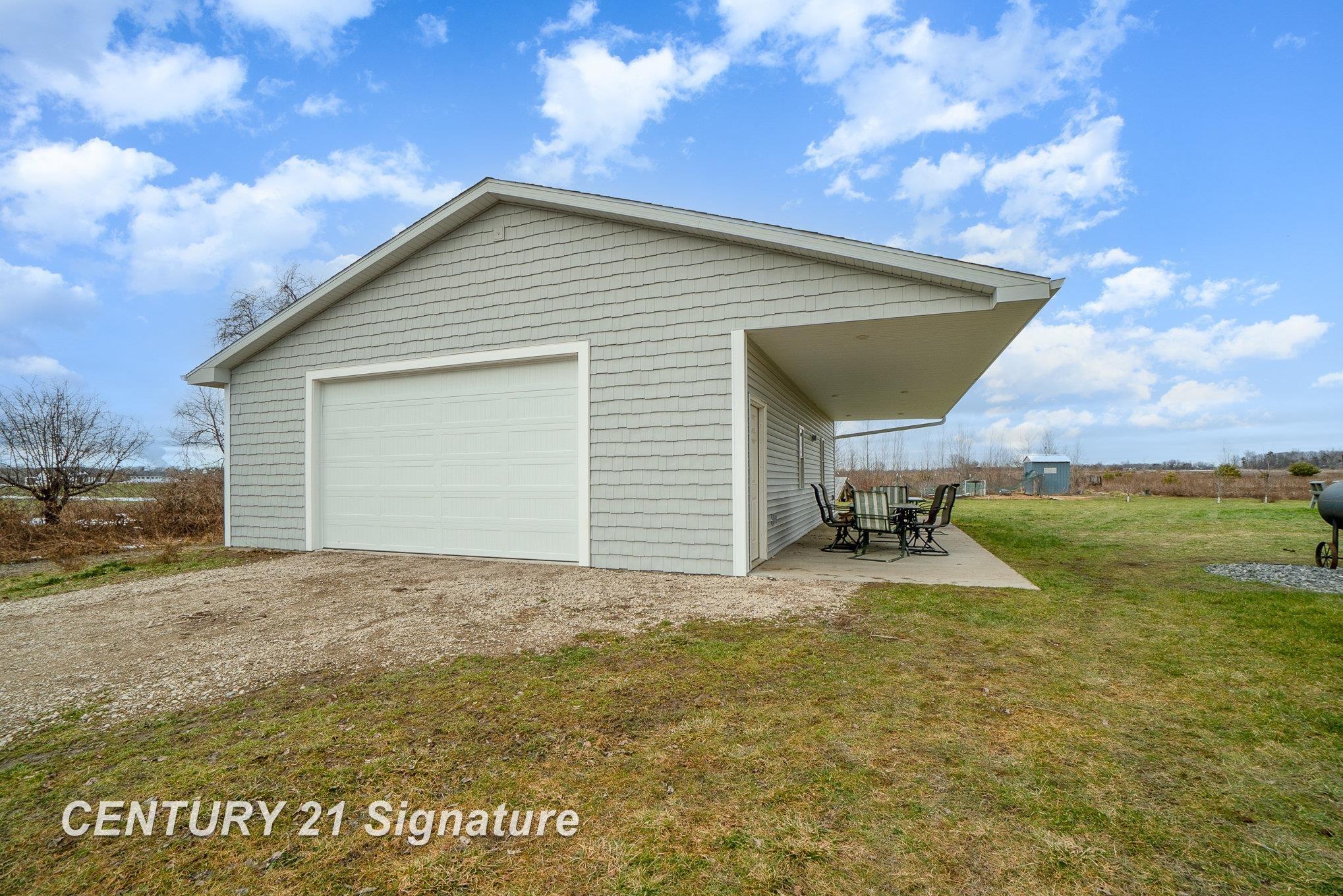10846 Sarle Road Freeland, MI 48623 - Photo 4 of 38