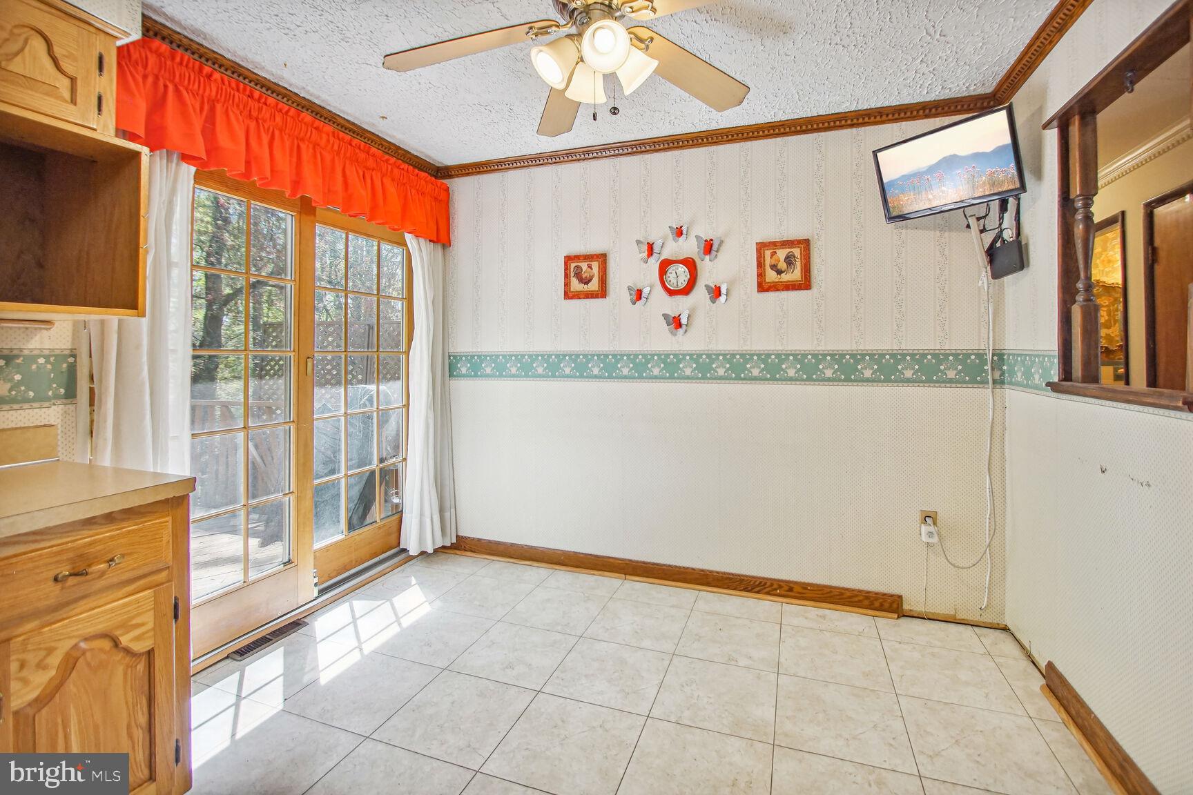 11202 Brandywine Road Clinton, MD 20735 - Photo 11 of 39 Eat in Kitchen