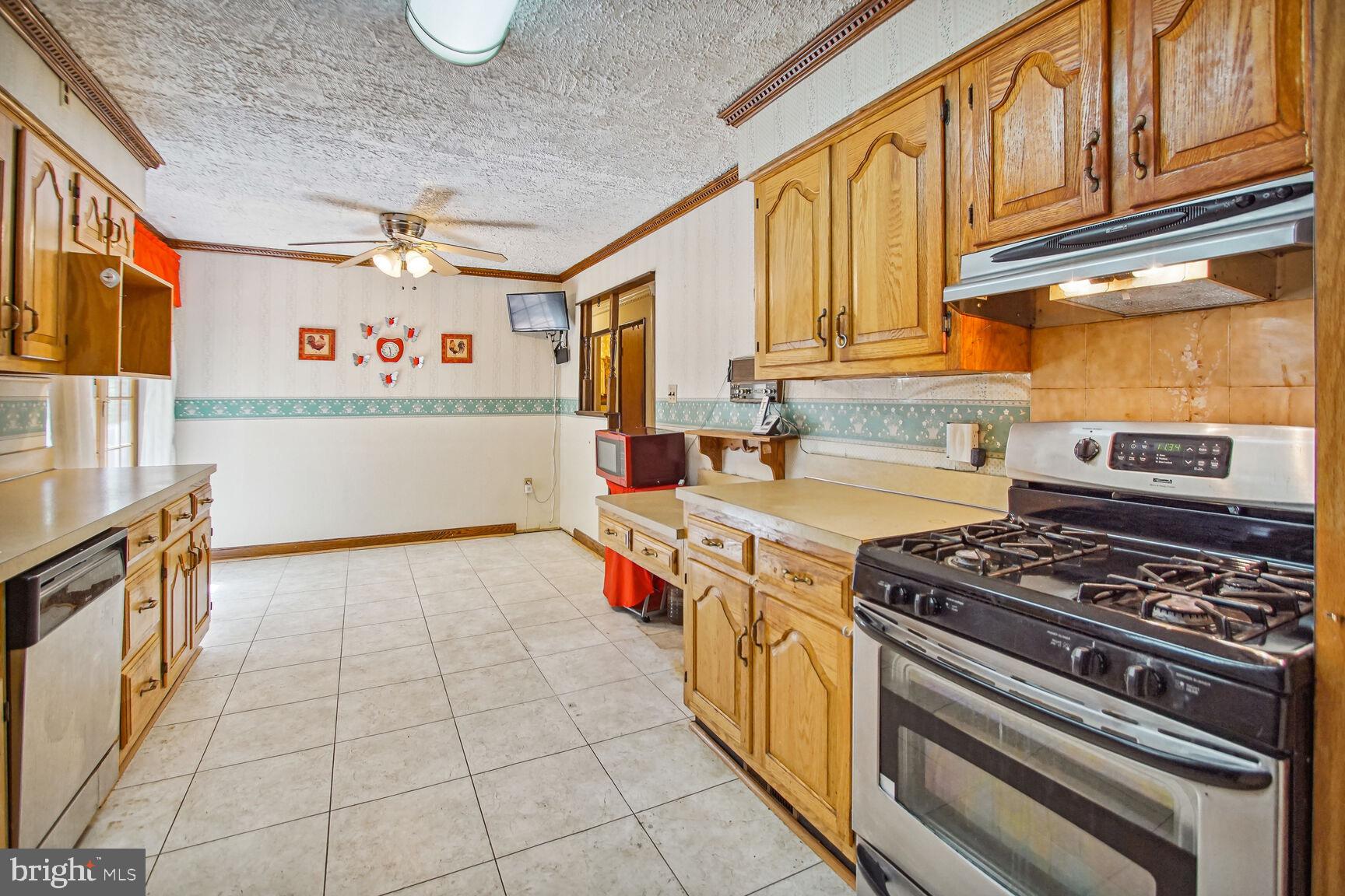 11202 Brandywine Road Clinton, MD 20735 - Photo 12 of 39 Eat in Kitchen