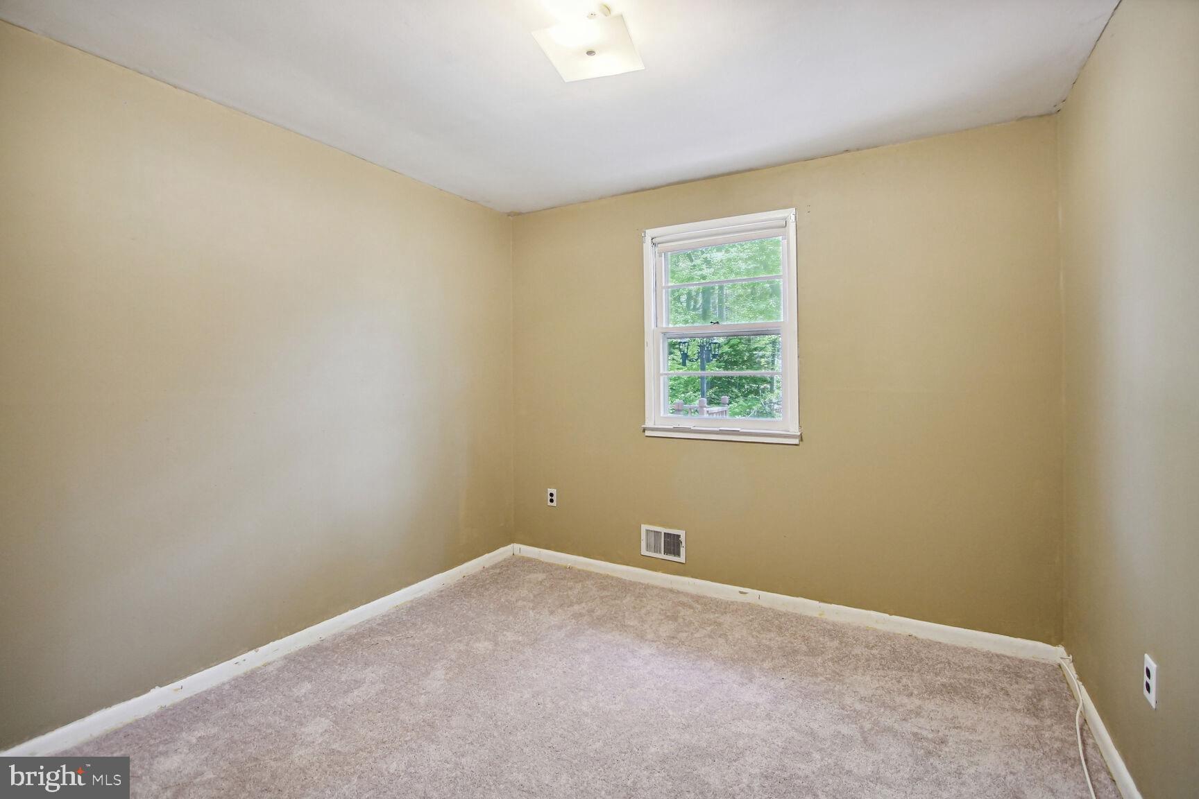 11202 Brandywine Road Clinton, MD 20735 - Photo 17 of 39 Bedroom 2- New Carpet