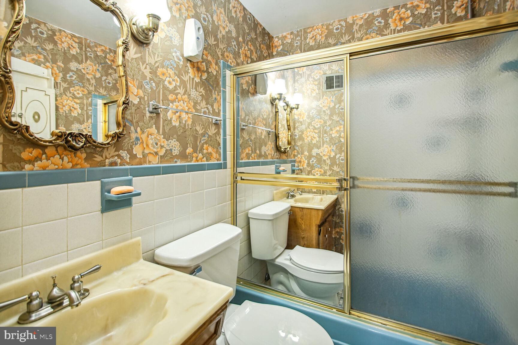 11202 Brandywine Road Clinton, MD 20735 - Photo 21 of 39 Bathroom 2