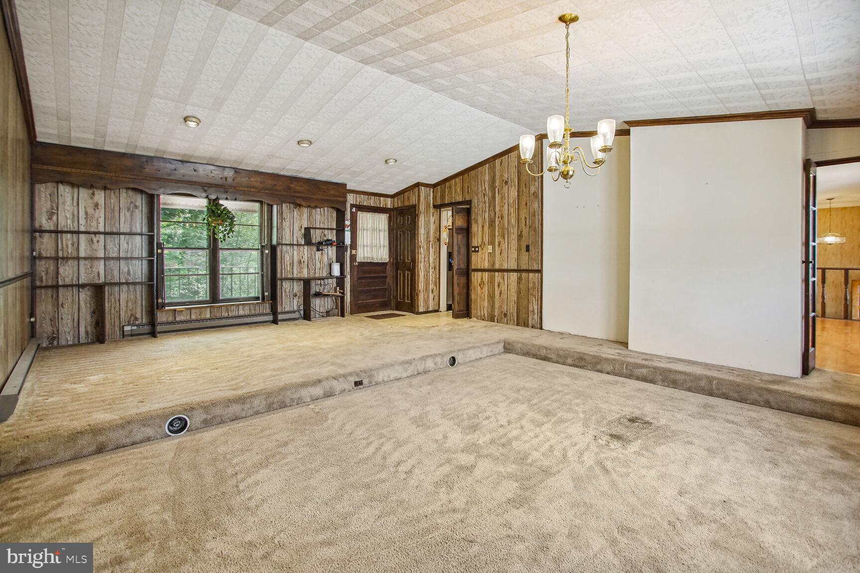 11202 Brandywine Road Clinton, MD 20735 - Photo 9 of 39 Addition - Living room / Dining area 24' x 18'