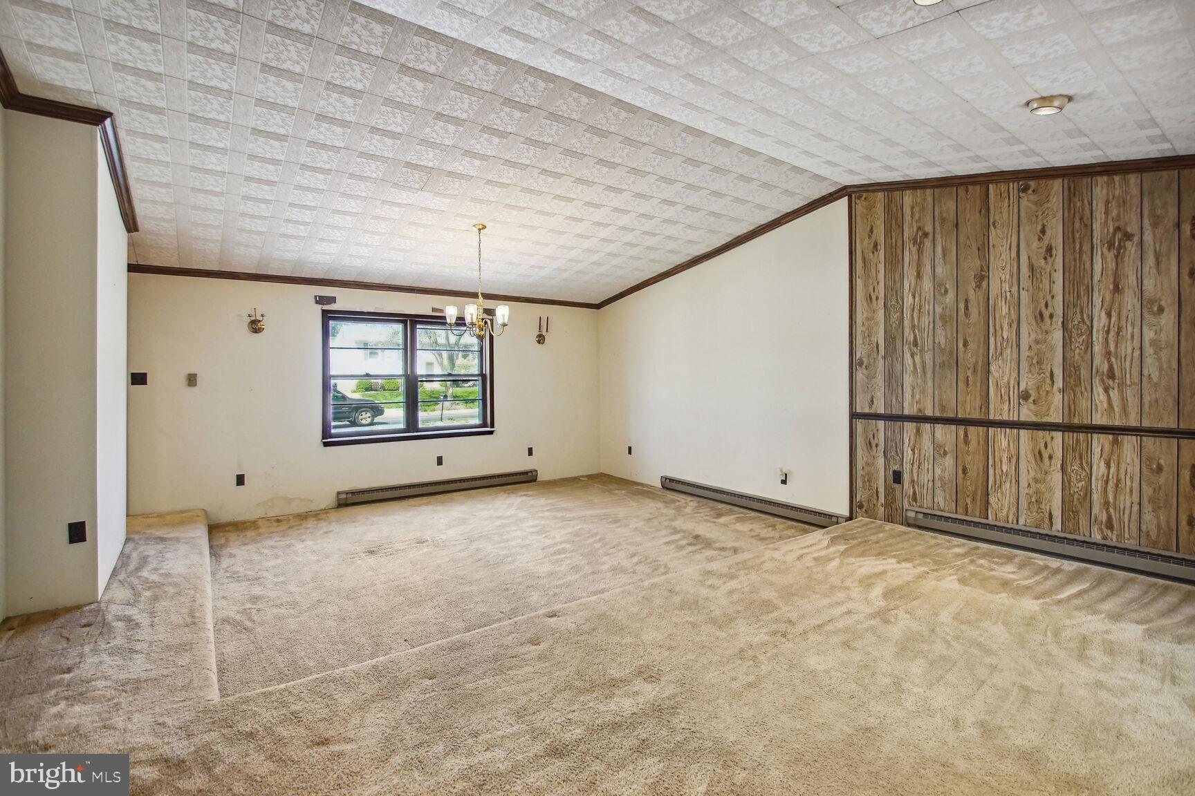 11202 Brandywine Road Clinton, MD 20735 - Photo 10 of 39 Addition - Living room / Dining area 24' x 18'