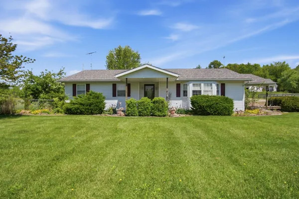$395,000 | 2760 Flint Ridge Road, Hopewell, OH 43746