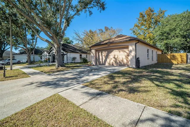 a view of a house with a yard