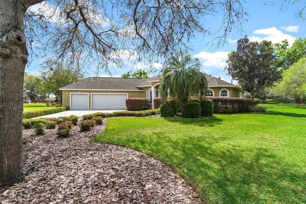 6053 Spinnaker Loop Lady Lake, FL 32159 - Photo 2 of 54