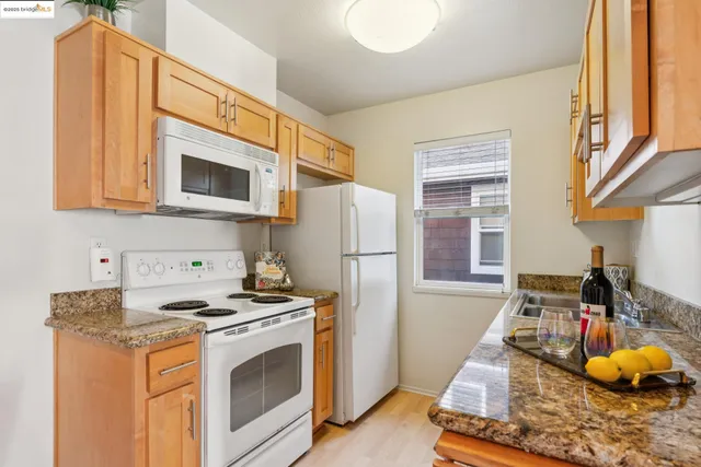 $305,000 | 104 Marina Lakes Drive, Richmond, CA 94804