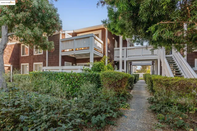 $305,000 | 104 Marina Lakes Drive, Richmond, CA 94804