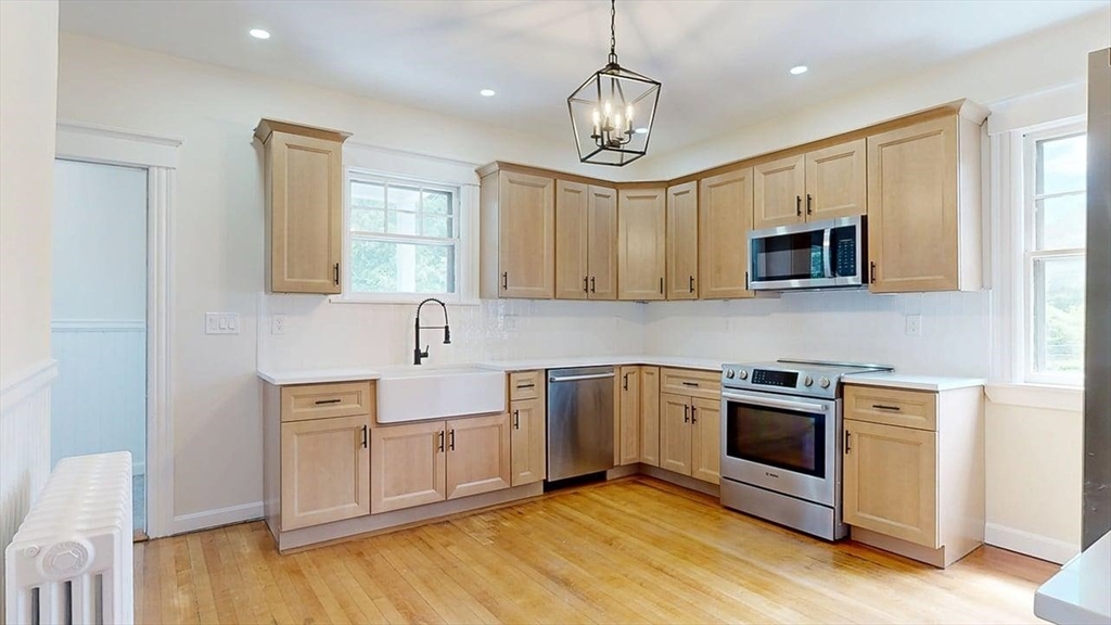 911 Pleasant Street Worcester, MA 01602 - Photo 2 of 42