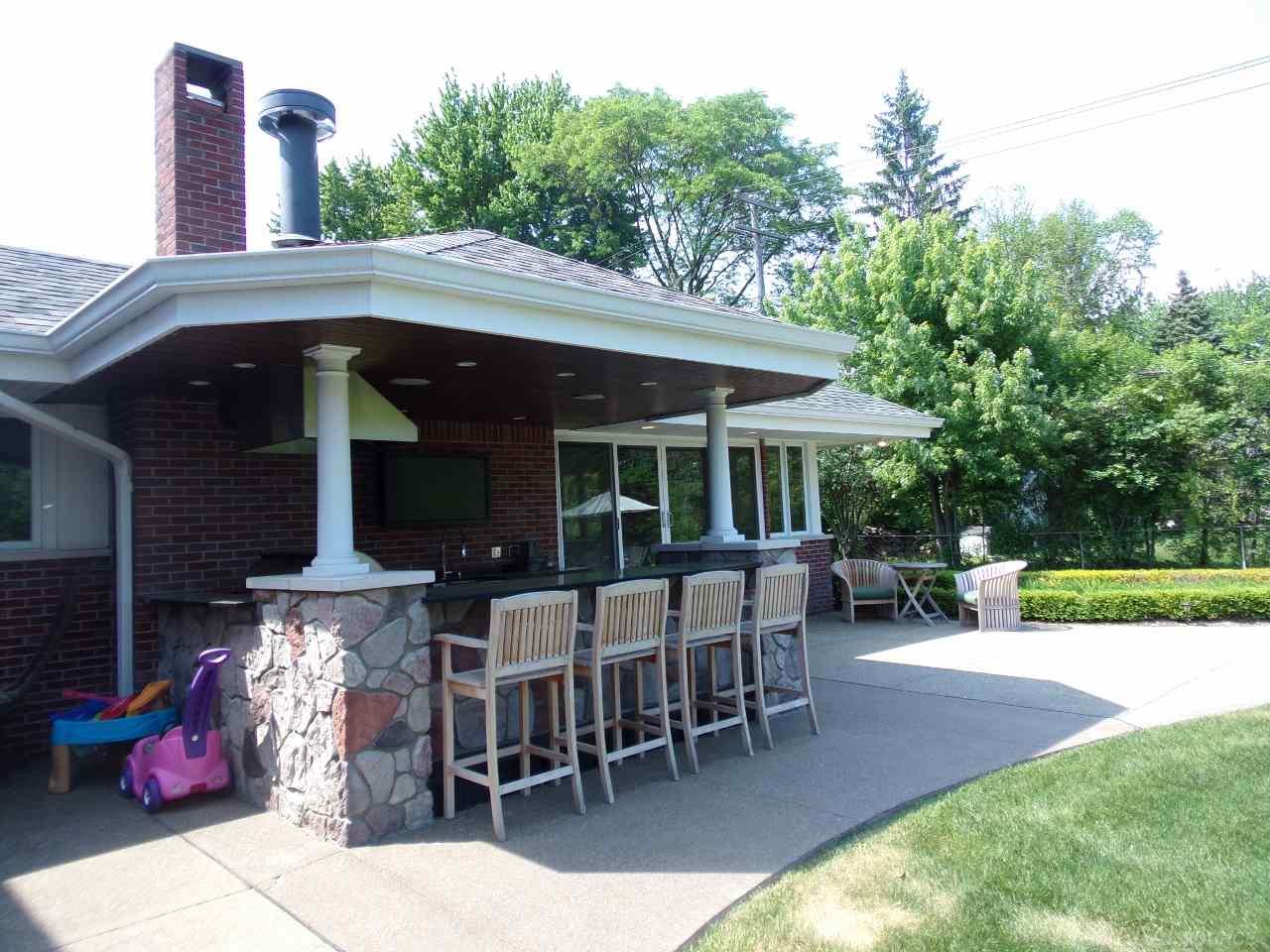 1070 North Renaud Road Grosse Pointe Woods, MI 48236 - Photo 19 of 50