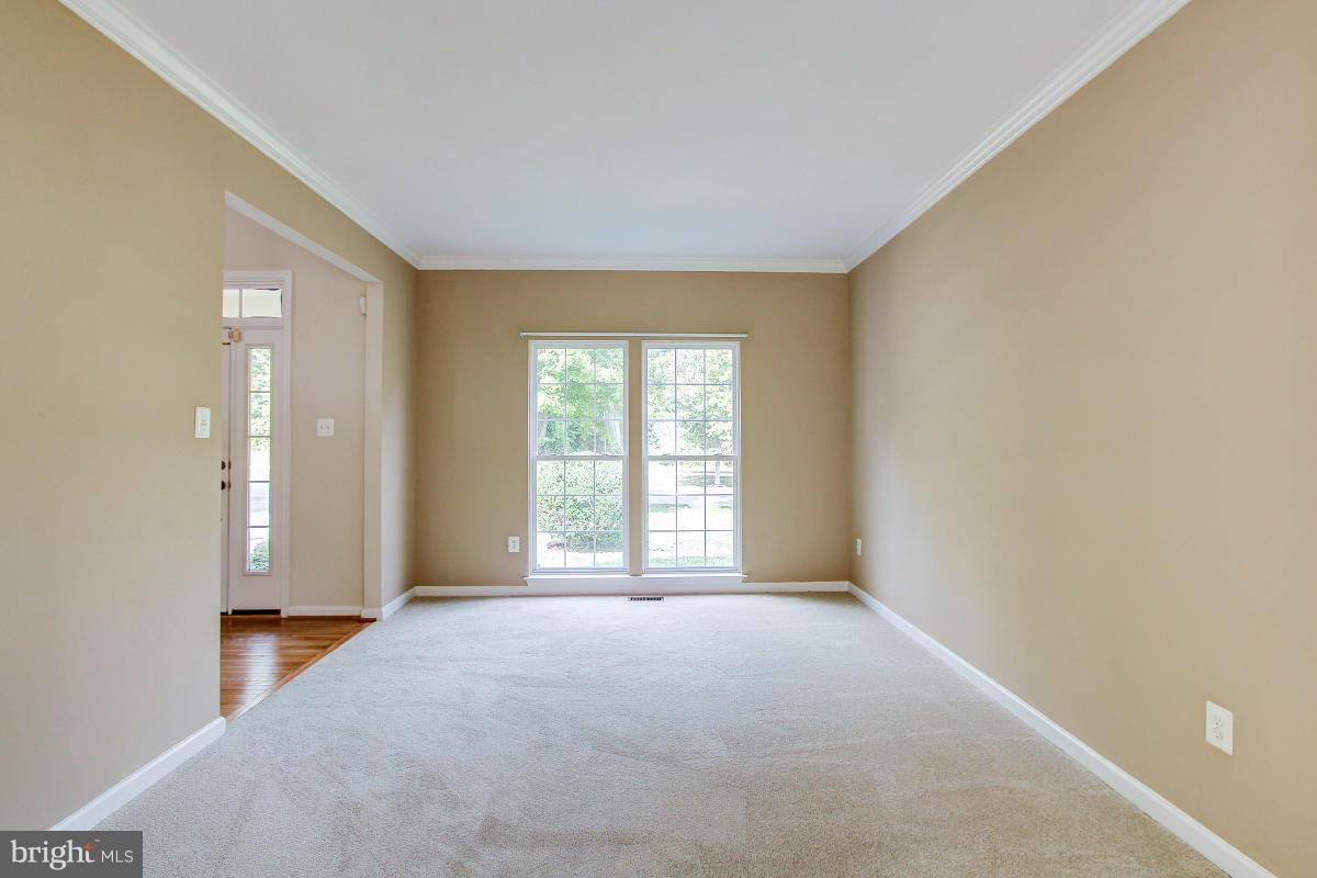 18625 Olney Mill Road Olney, MD 20832 - Photo 7 of 30 Living Room