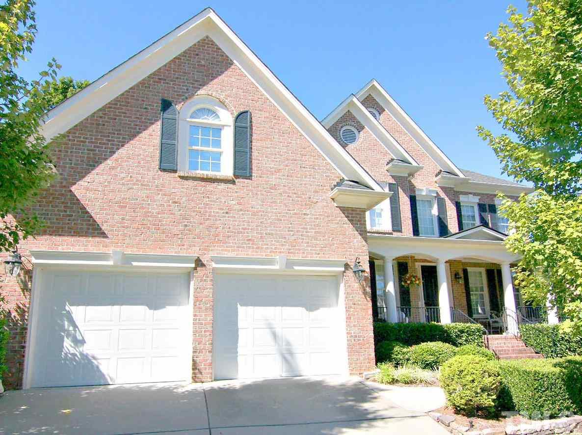 4-sided Brick Home located in River Run Community.  Home has been meticulously maintained by original owners.  Total of 5 bedroom/ 4 full baths.  Of those, 3 beds and 2 baths are used once a year for guests.
