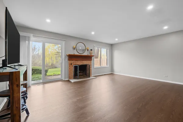 $399,000 | 1516 Anderson Lane, Buffalo Grove, IL 60089