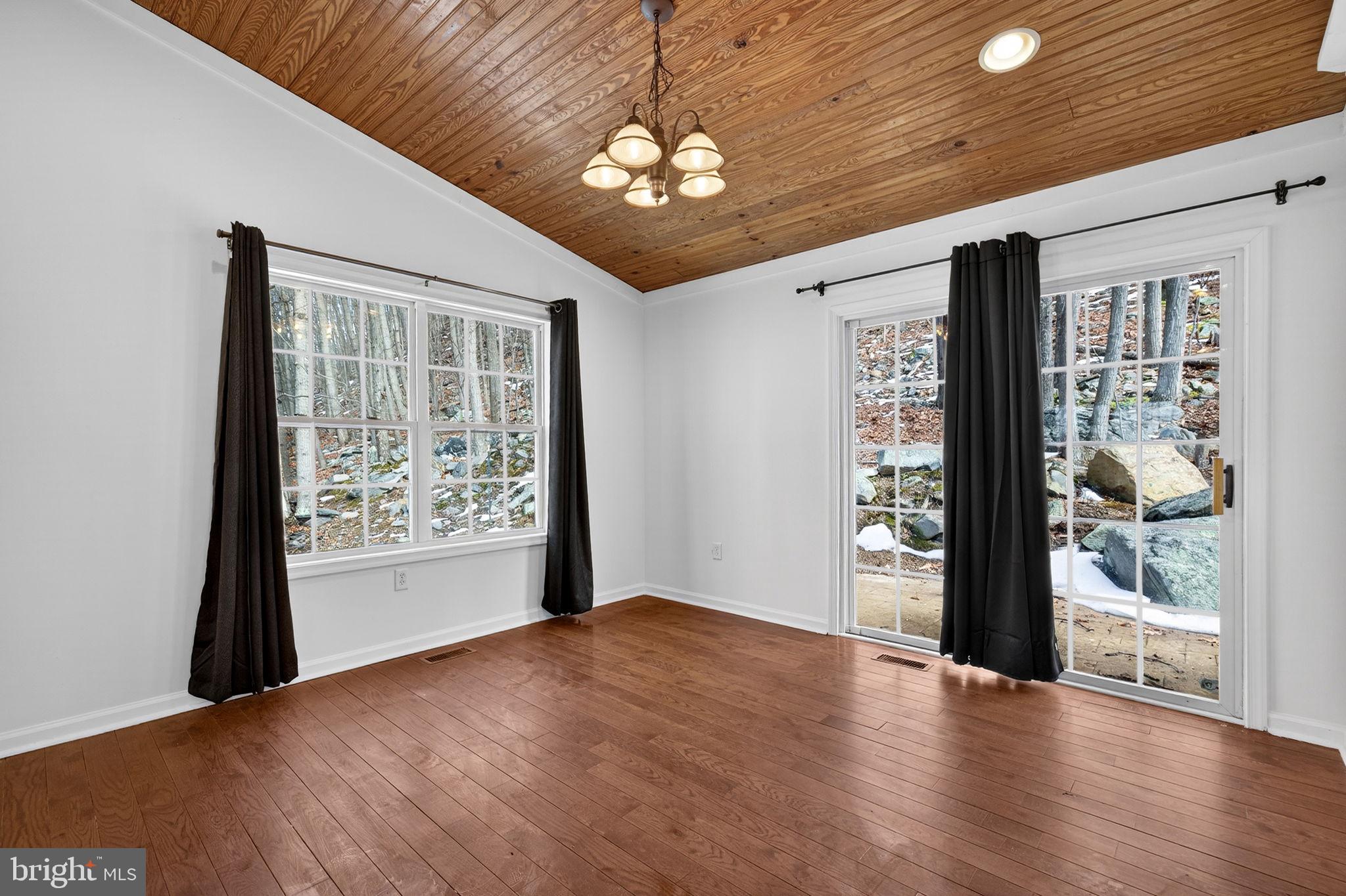 1194 Valley View Road Harpers Ferry, WV 25425 - Photo 11 of 49 Dining Room