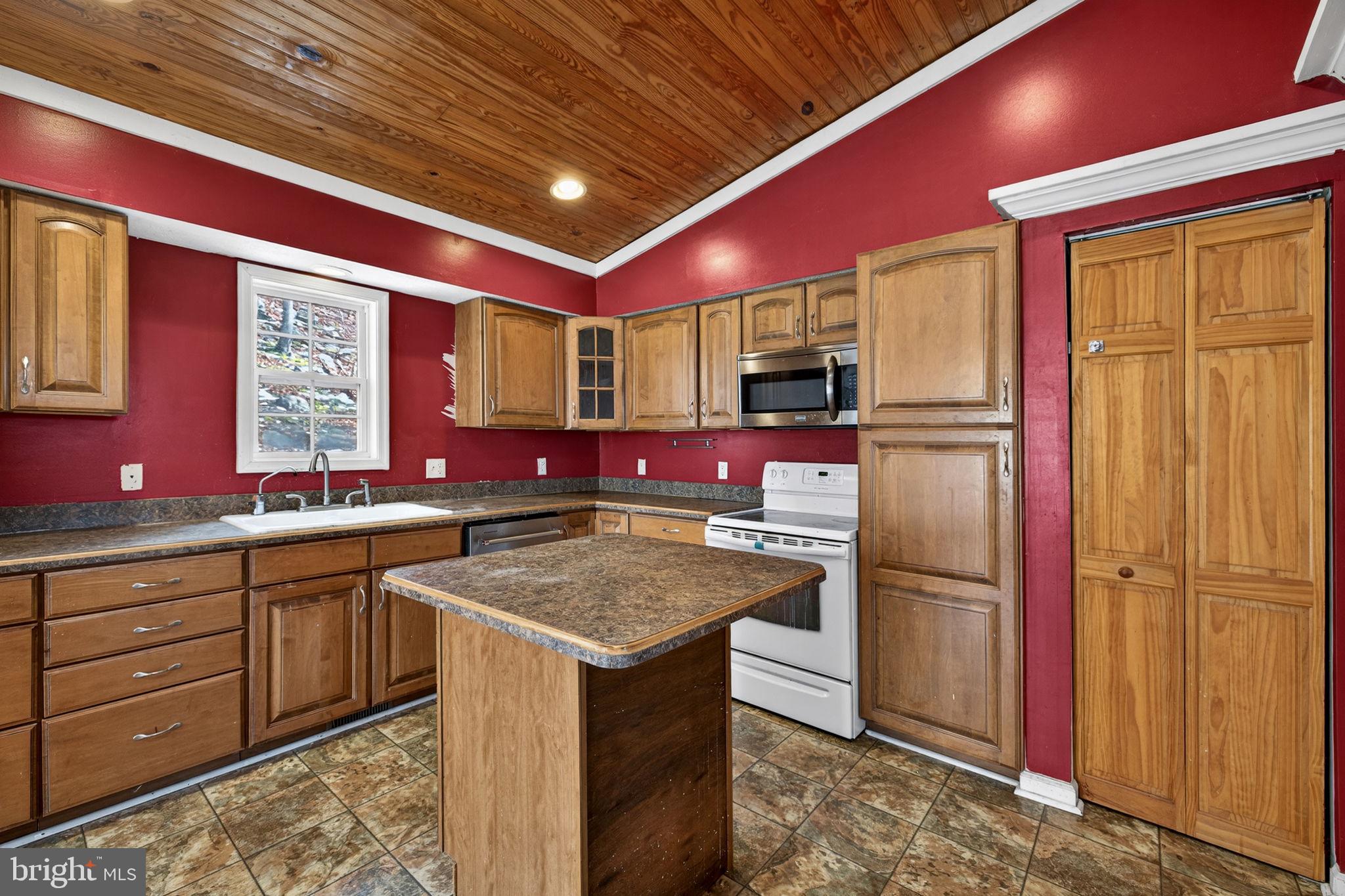 1194 Valley View Road Harpers Ferry, WV 25425 - Photo 16 of 49 Kitchen