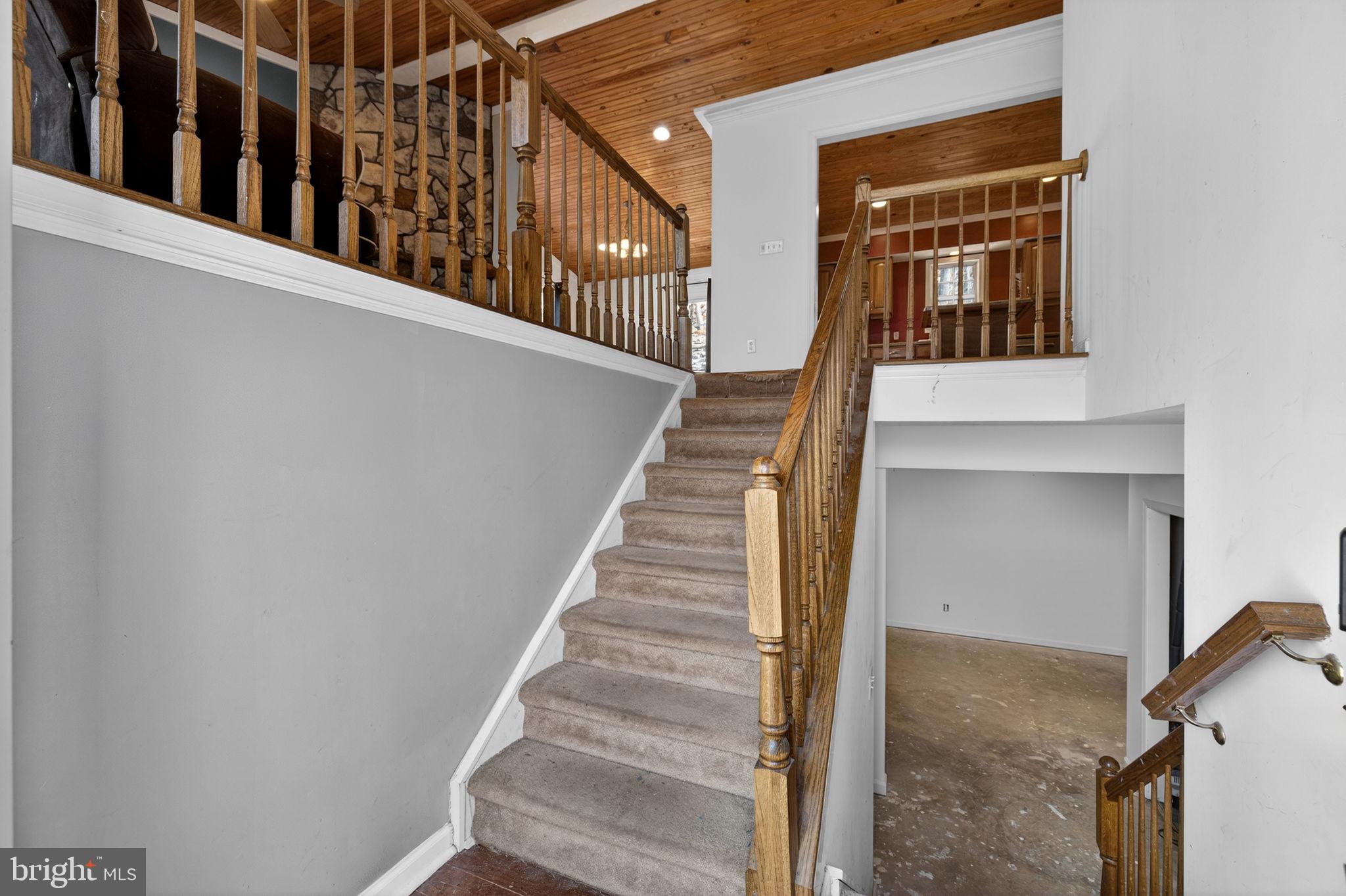 1194 Valley View Road Harpers Ferry, WV 25425 - Photo 4 of 49 Foyer