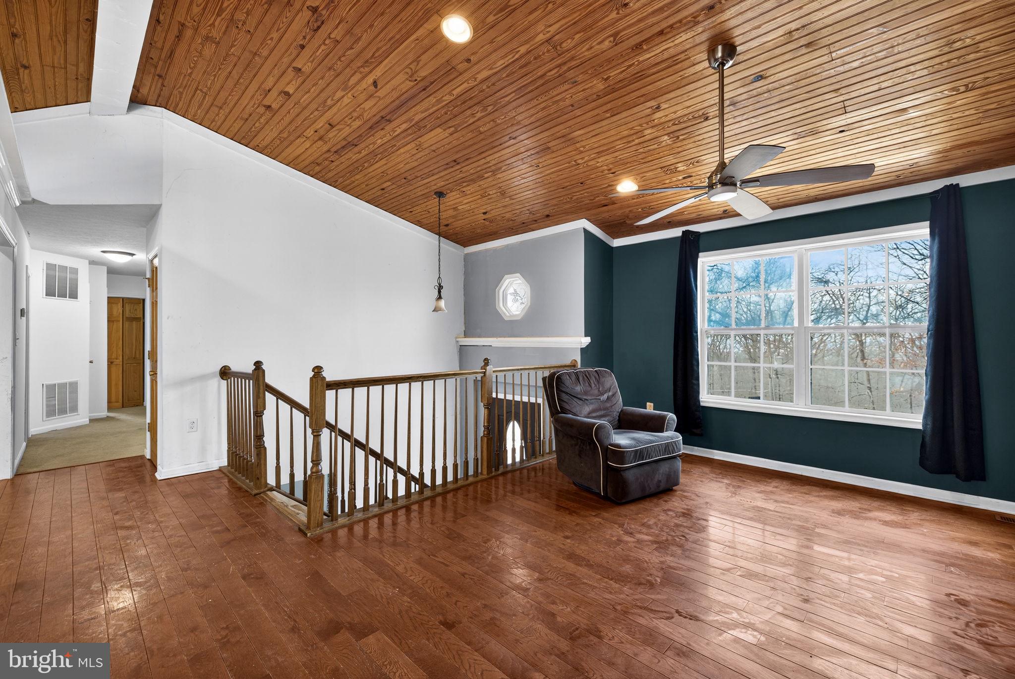 1194 Valley View Road Harpers Ferry, WV 25425 - Photo 8 of 49 Living Room