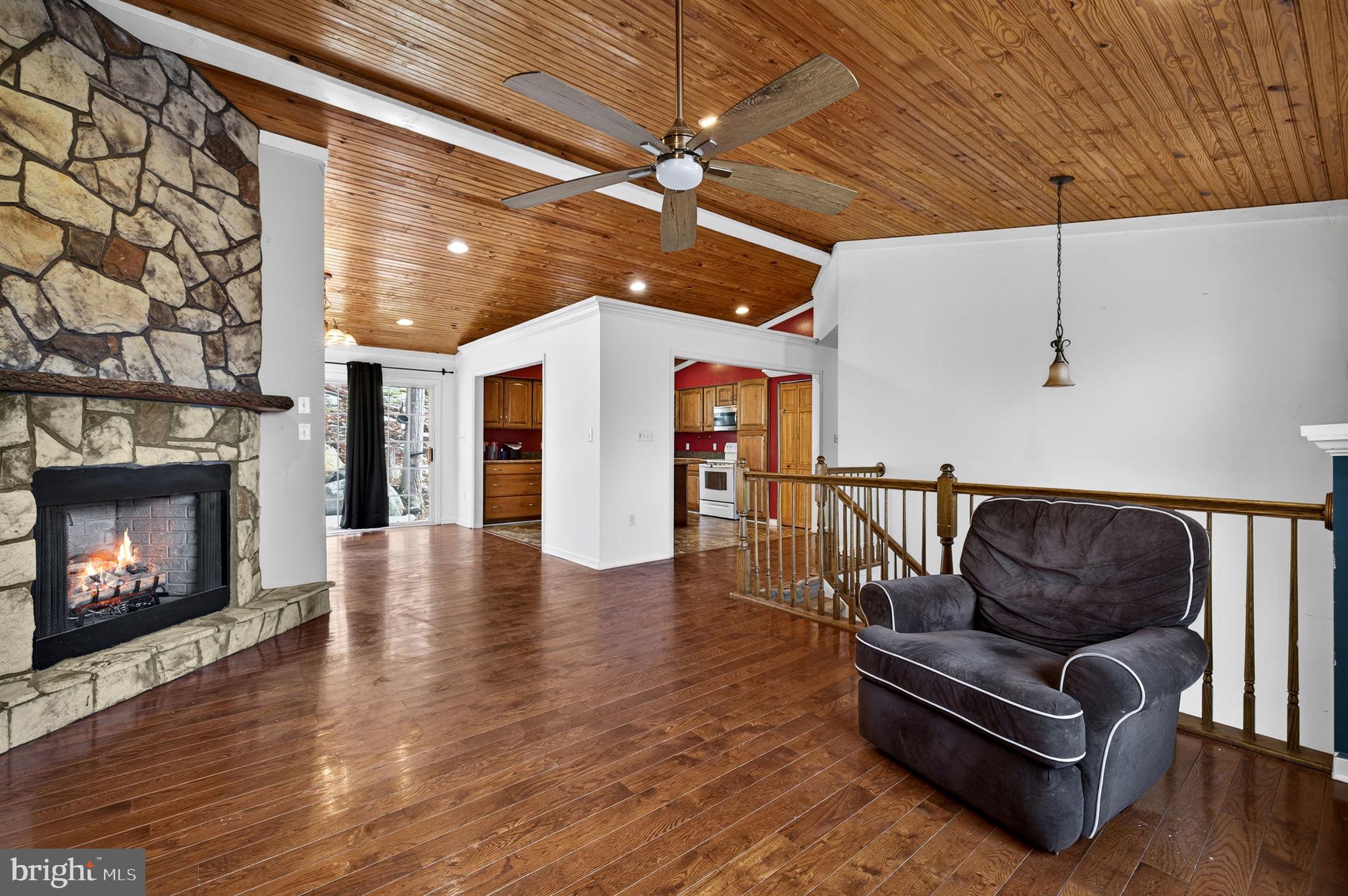 1194 Valley View Road Harpers Ferry, WV 25425 - Photo 9 of 49 Living Room