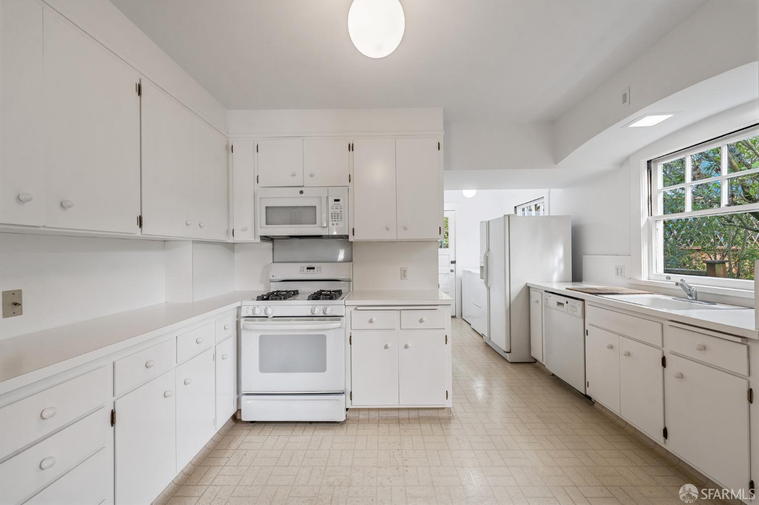 114 Granville Way San Francisco, CA 94127 - Photo 11 of 36