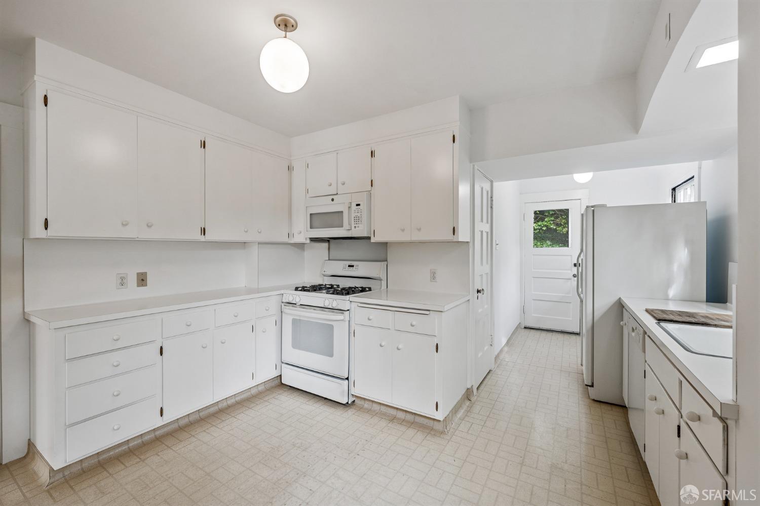 114 Granville Way San Francisco, CA 94127 - Photo 12 of 36