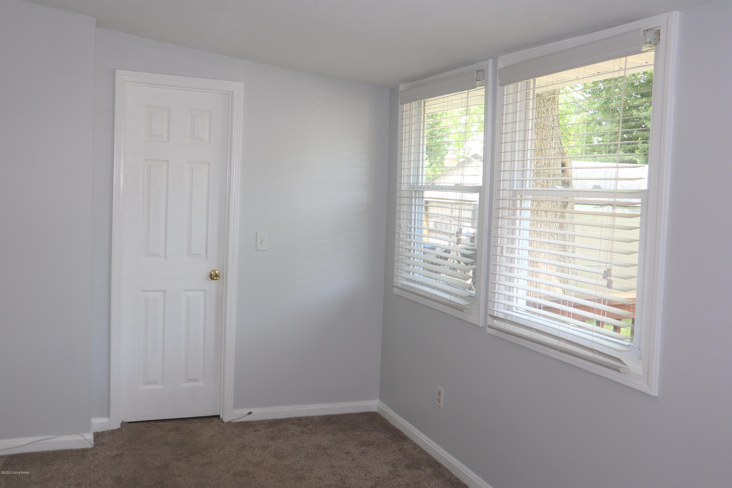 1013 Reeves Road Louisville, KY 40219 - Photo 12 of 16 12