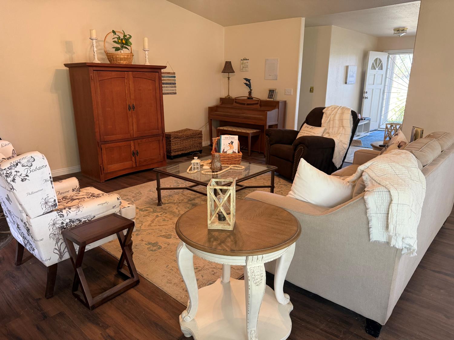 16638 Mark Road Madera, CA 93636 - Photo 9 of 22 a living room with furniture and wooden floor