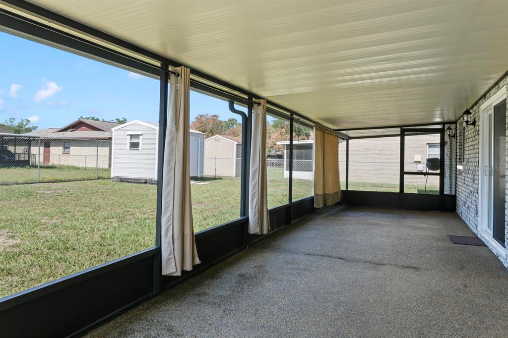 11403 Fillmore Avenue Seffner, FL 33584 - Photo 4 of 33