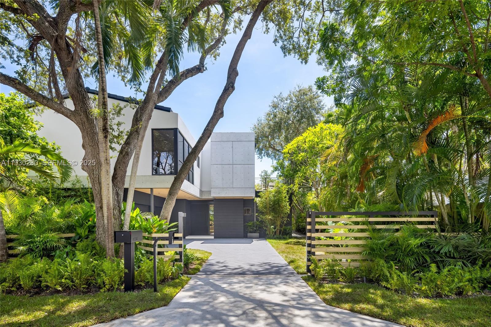 4024 Bonita Avenue Miami, FL 33133 - Photo 3 of 99