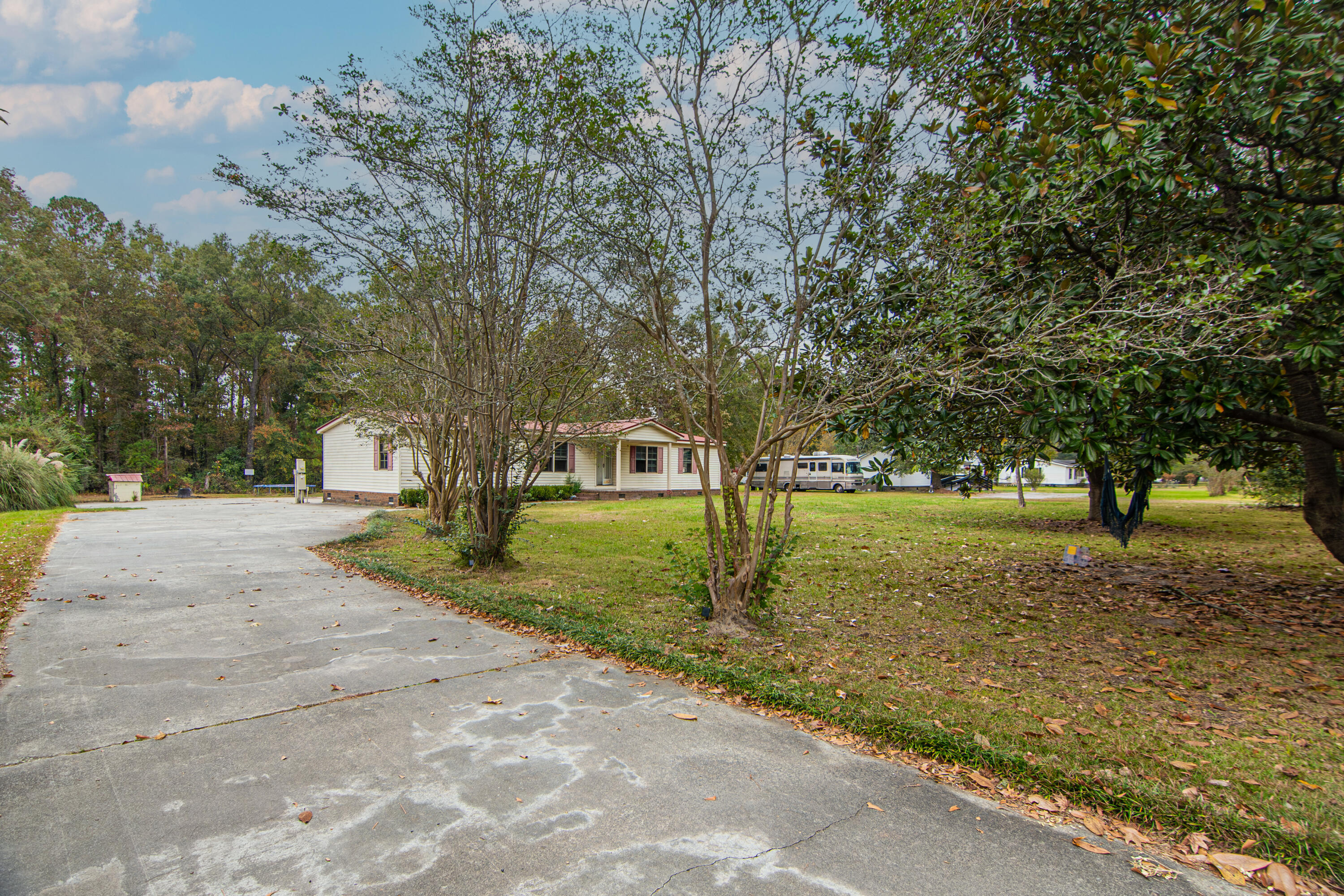 113 Vineyard Road Summerville, SC 29486 - Photo 8 of 34 DSC_5740-Enhanced-NR