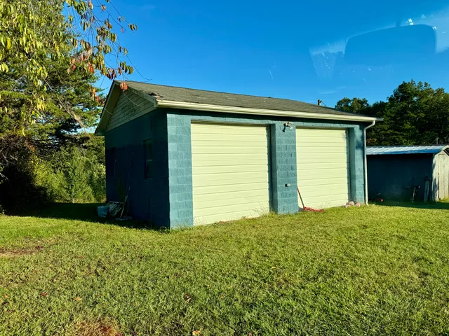 a view of a house with a backyard