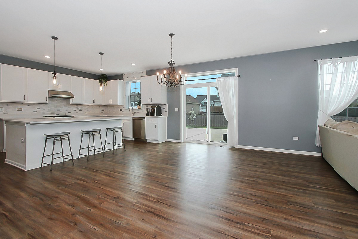 3617 Emerald Road Elgin, IL 60124 - Photo 3 of 34