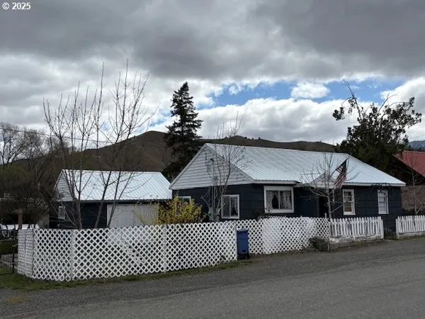$221,500 | 315 South Fork Road, Dayville, OR 97825