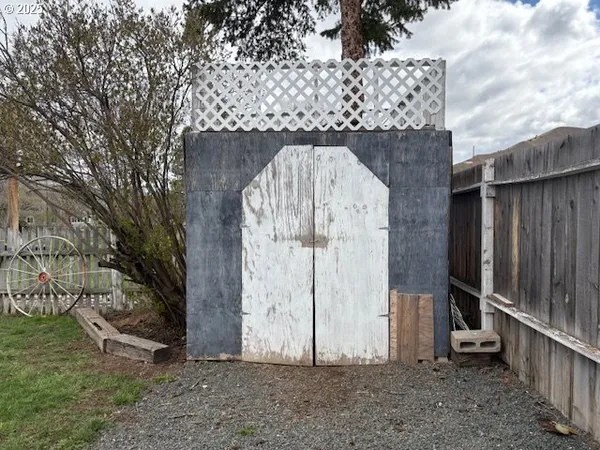 $221,500 | 315 South Fork Road, Dayville, OR 97825