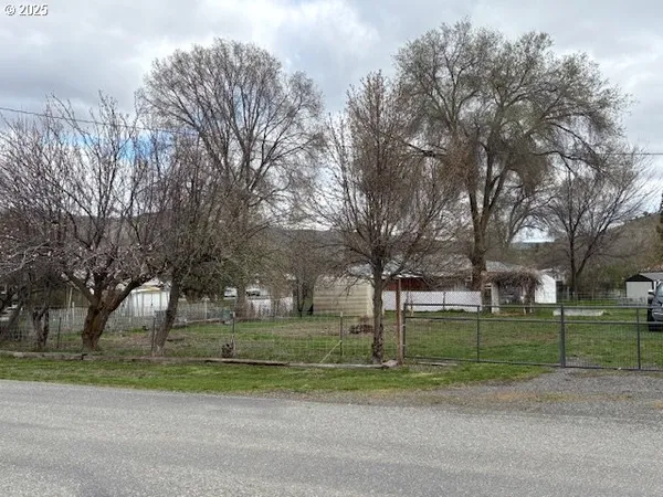 $221,500 | 315 South Fork Road, Dayville, OR 97825