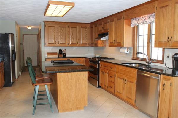 7 Joseph Road Hopkinton, MA 01748 - Photo 4 of 30 Gallery Image 4