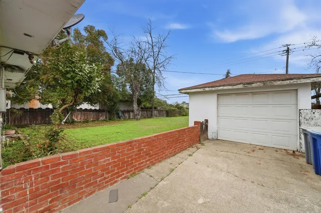 a view of a house with a yard and garage