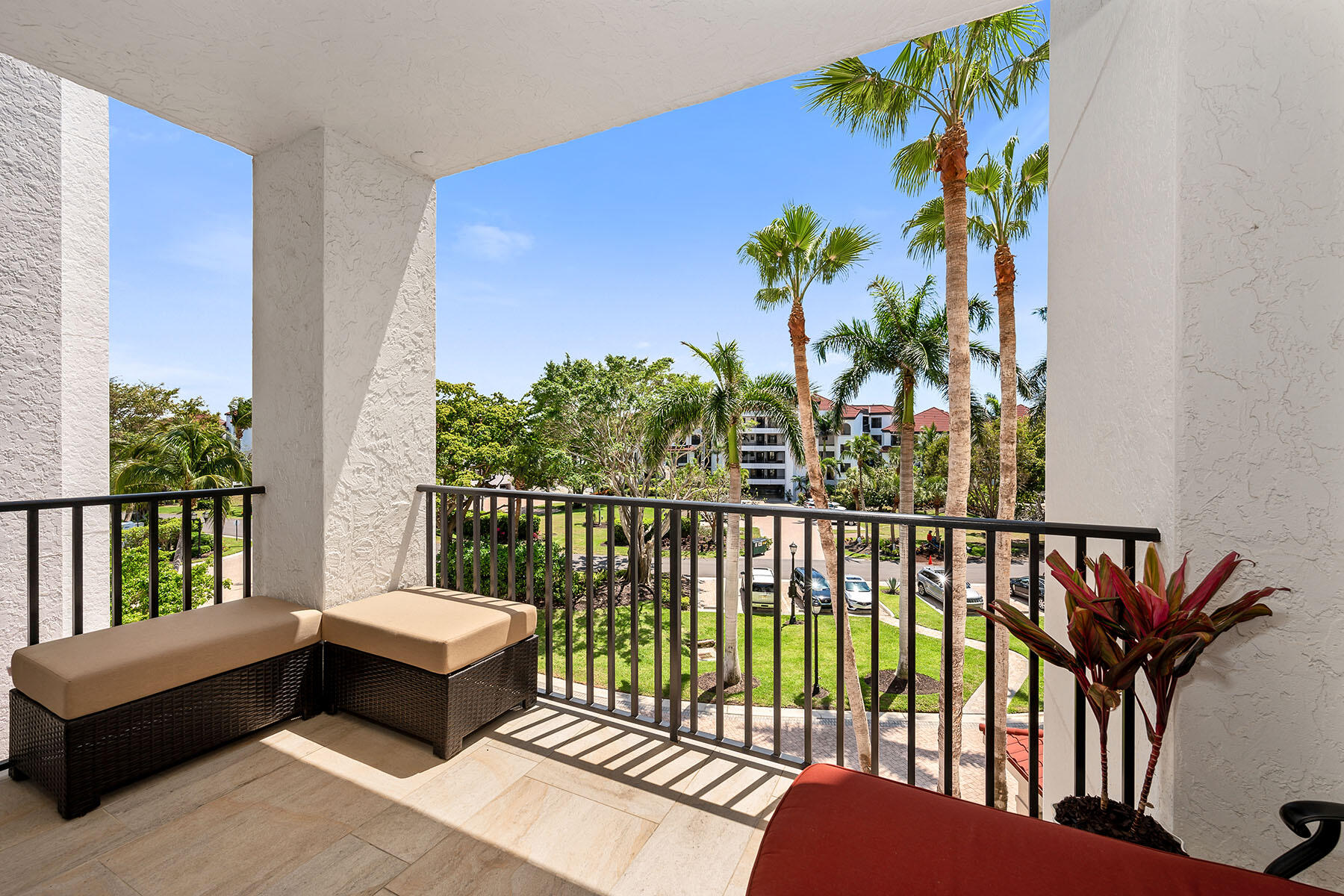 700 La Peninsula Boulevard, Unit 306 Naples, FL 34113 - Photo 27 of 50 225038470mm