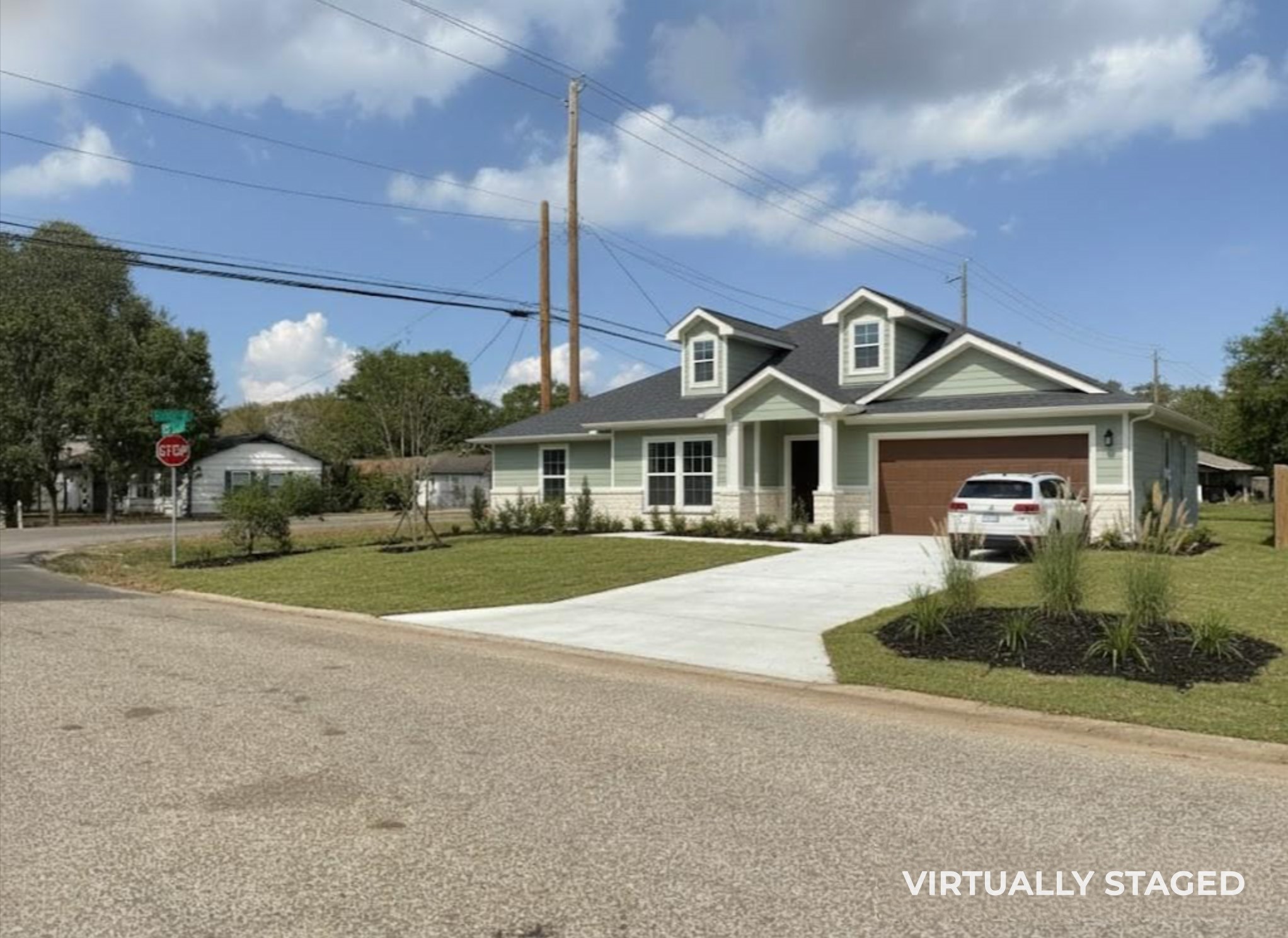 1730 Chantilly Lane Houston, TX 77018 - Photo 7 of 8 a front view of a house with a yard