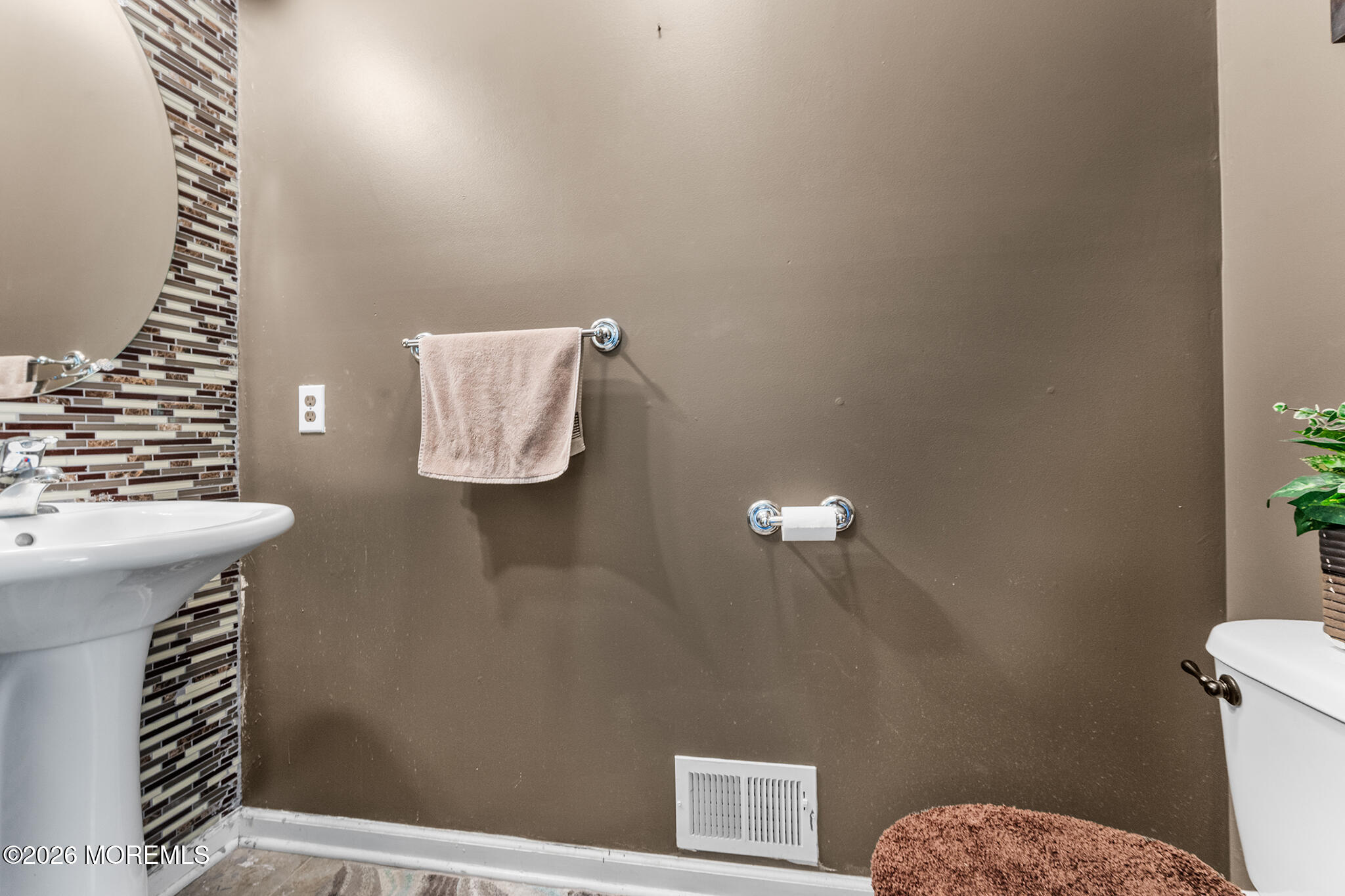 116 Robin Road Neptune Township, NJ 07753 - Photo 39 of 55 116 Robin Rd Neptune, NJ-52