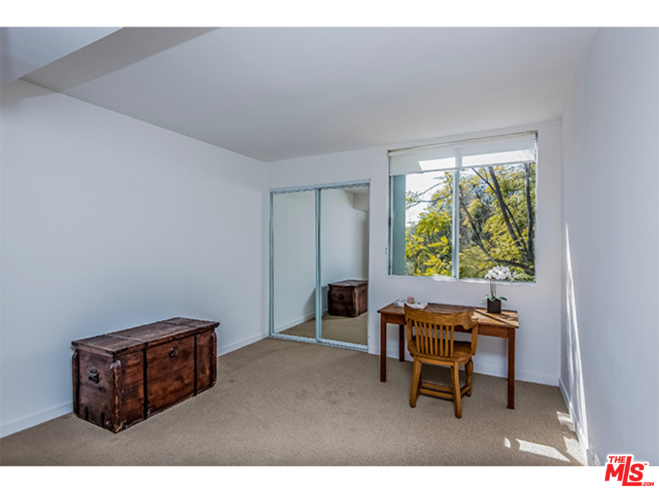 1437 North Tigertail Road Los Angeles, CA 90049 - Photo 19 of 31 a room with furniture and window