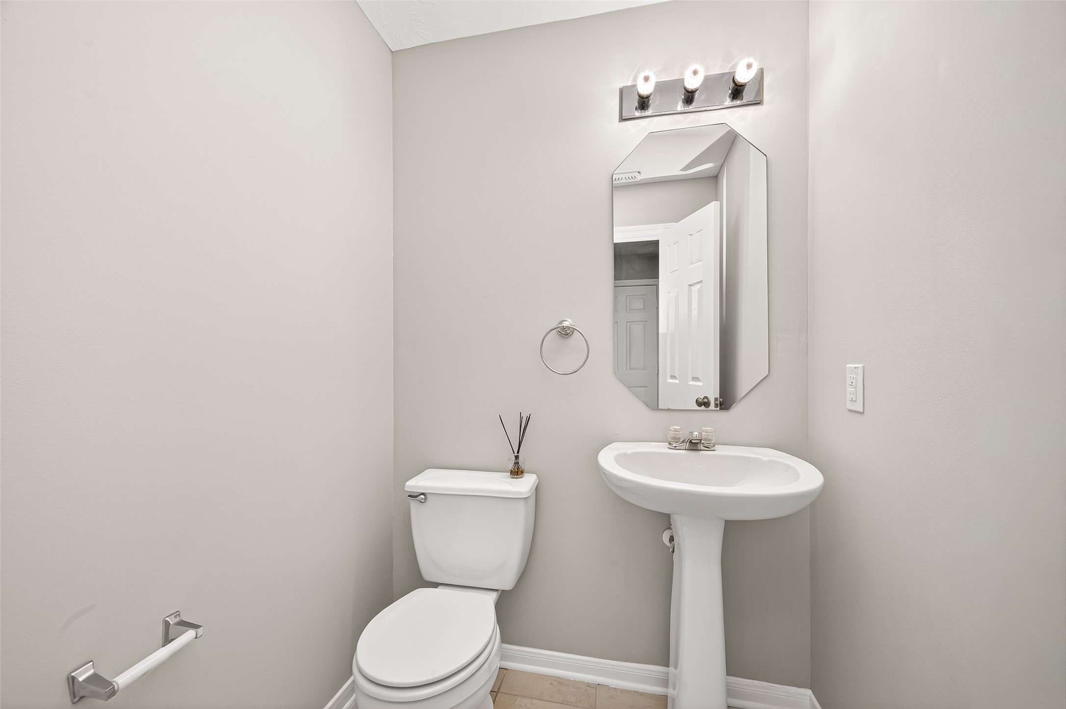 2415 Lacyberry Street Houston, TX 77080 - Photo 21 of 50 a bathroom with a sink mirror and toilet