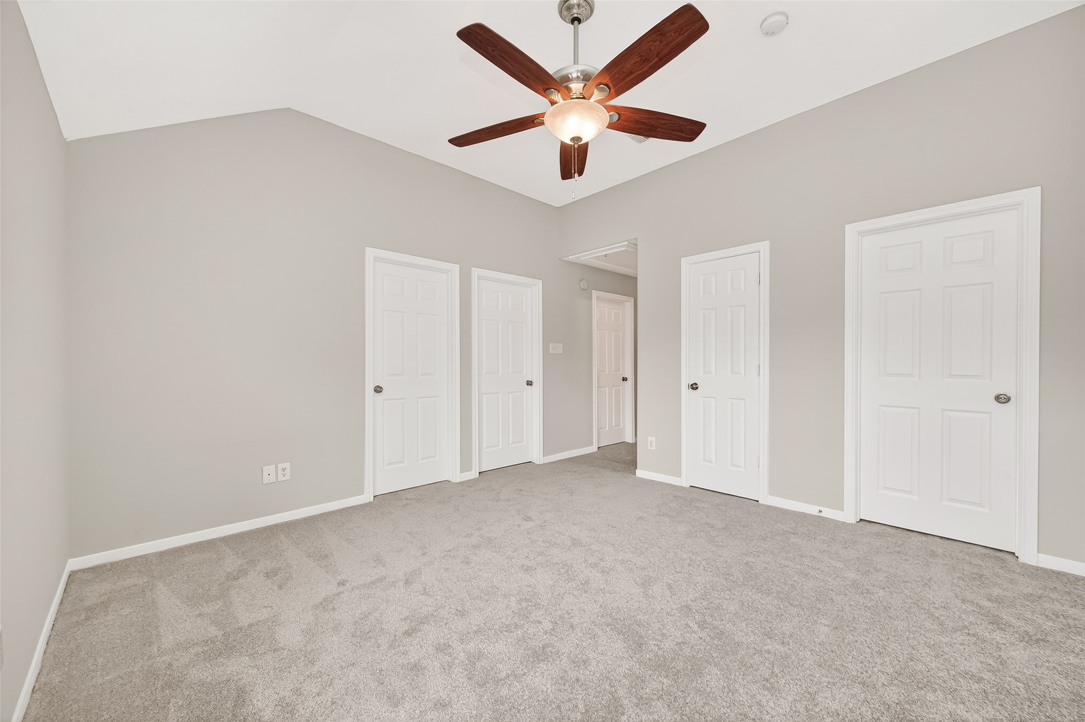 2415 Lacyberry Street Houston, TX 77080 - Photo 23 of 50 an empty room with ceiling fan and window