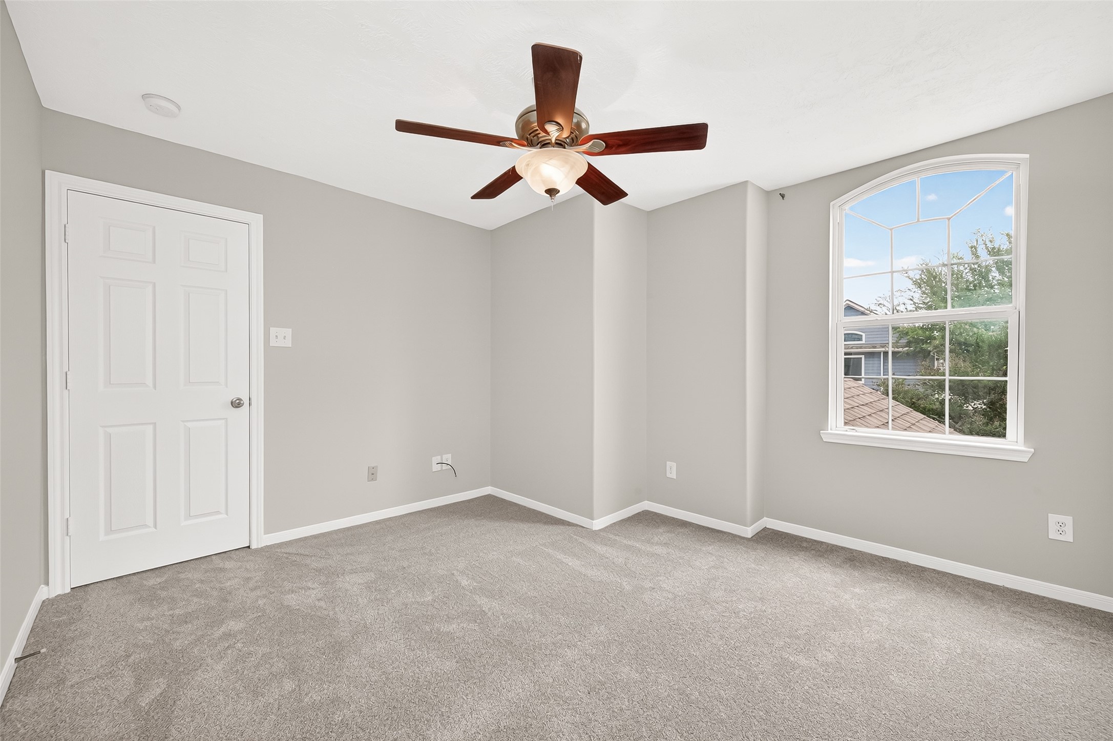 2415 Lacyberry Street Houston, TX 77080 - Photo 29 of 50 an empty room with windows and fan