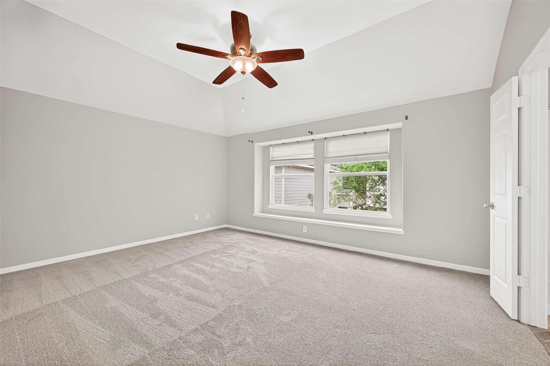 2415 Lacyberry Street Houston, TX 77080 - Photo 39 of 50 an empty room with ceiling fan and windows