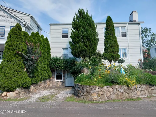 $2,995 | 38 Gerry Street, Unit 2, Greenwich, CT 06830